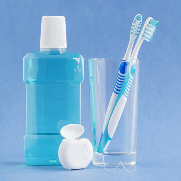 How to Select Mouthwash for Sensitive Gums After Dental Implant Surgery